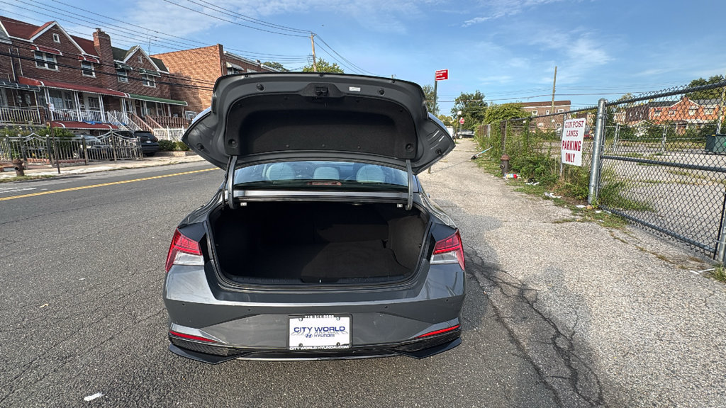 Used 2023 Hyundai Elantra Limited w/ Cargo Package FWD image 31