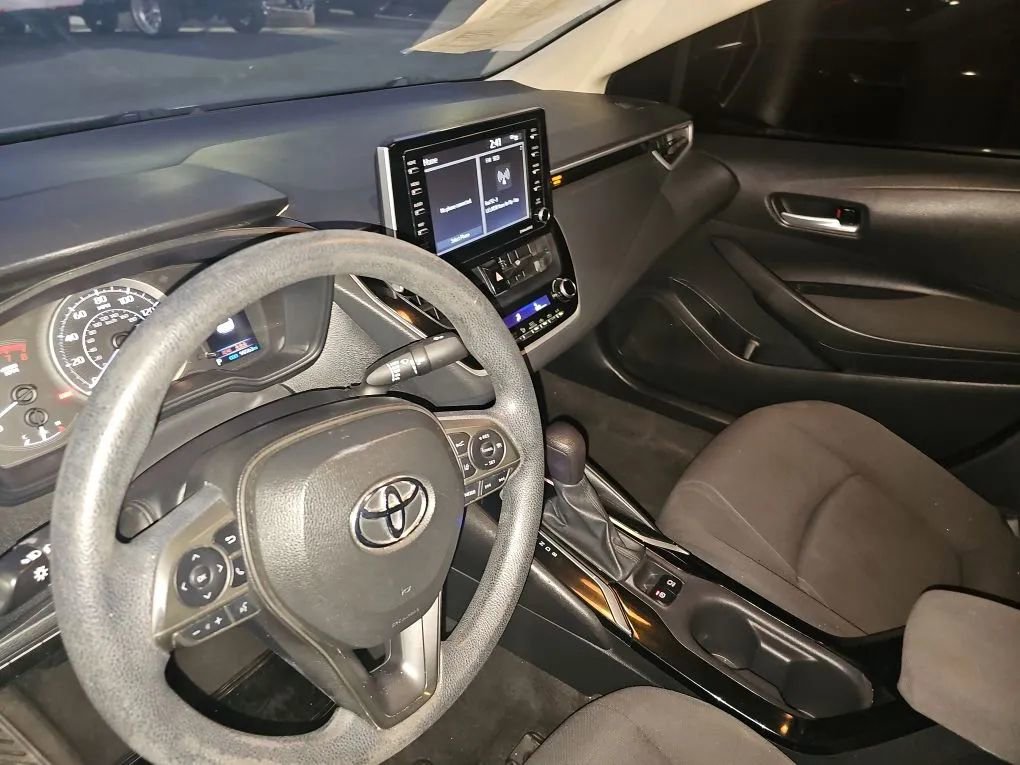 Used 2021 Toyota Corolla LE image 17
