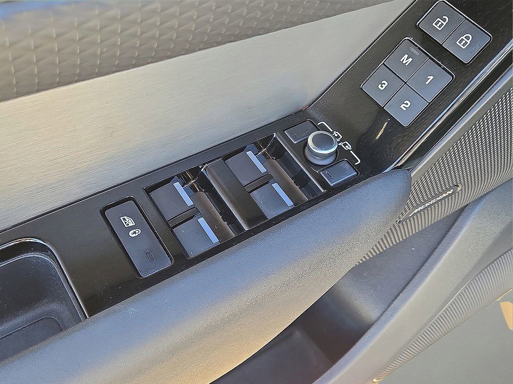 Used 2022 Land Rover Range Rover Velar R-Dynamic S image 21