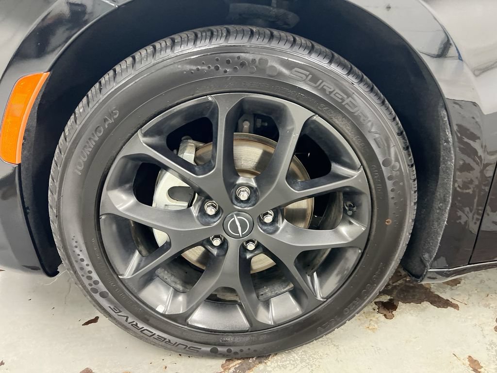 Used 2025 Chrysler Pacifica Limited FWD image 29