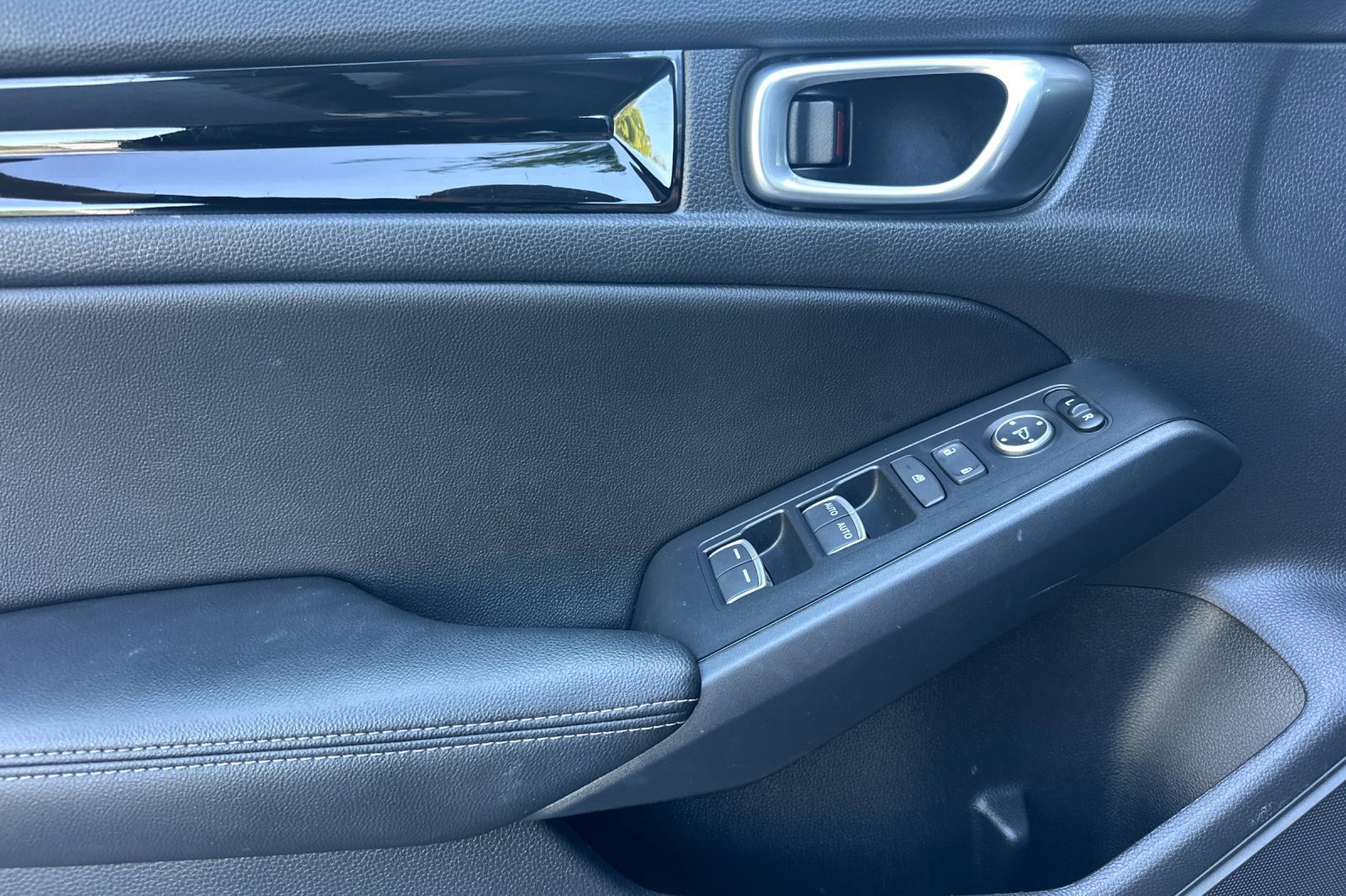 Used 2023 Honda Civic EX-L image 12