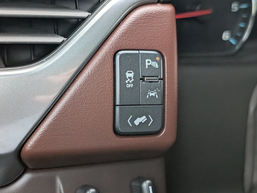 Used 2018 Chevrolet Tahoe Premier AWD/4WD image 30