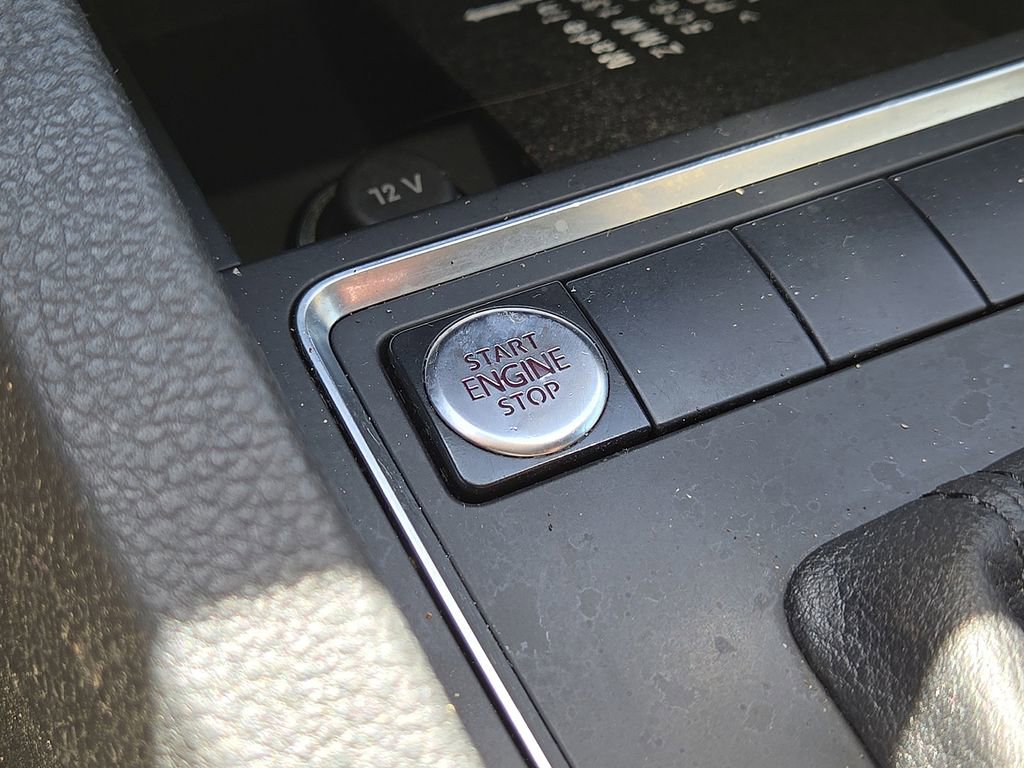 Used 2017 Volkswagen Jetta SE FWD image 29