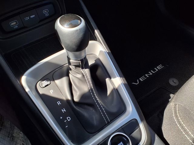 Certified 2025 Hyundai Venue SEL FWD image 19