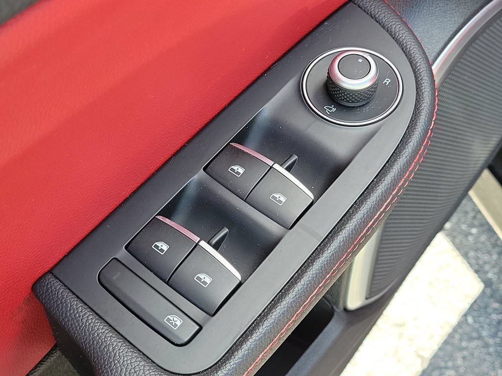 Used 2020 Alfa Romeo Giulia w/ Quick Order Package 22K Sport RWD image 18