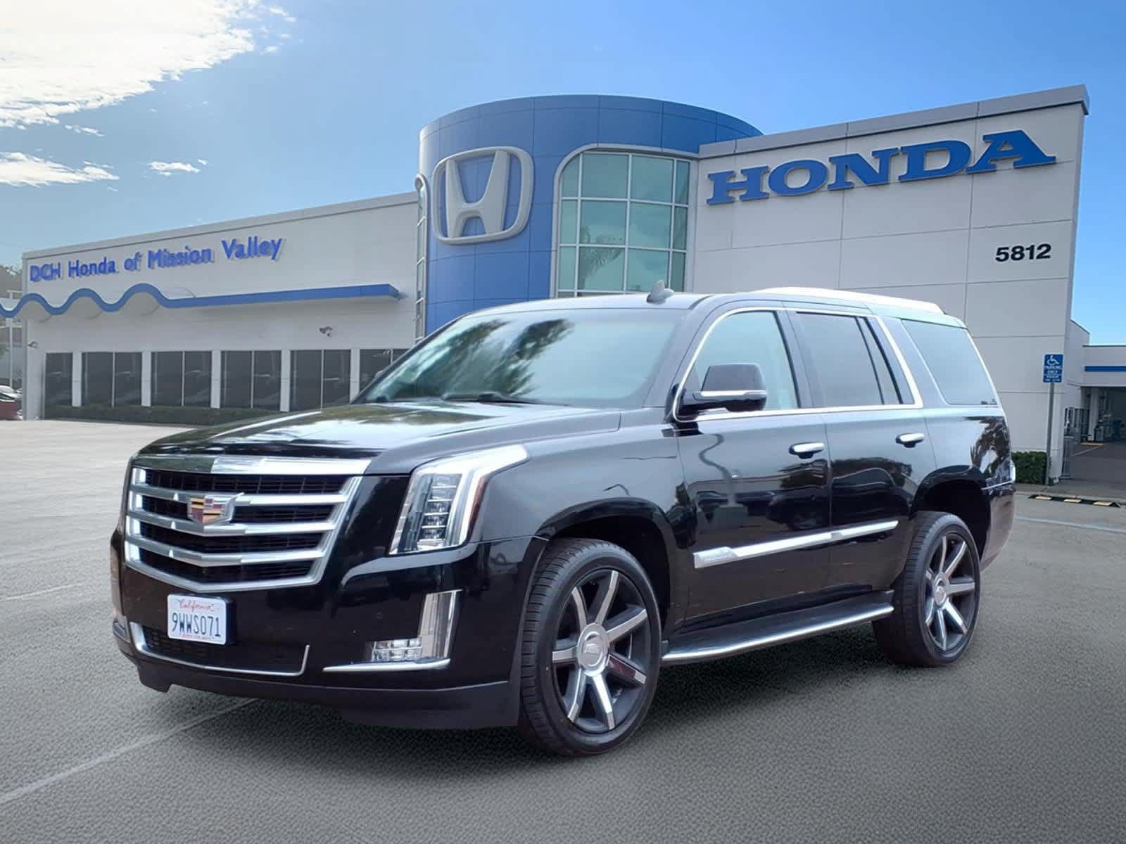Used 2016 Cadillac Escalade Luxury AWD/4WD image 1