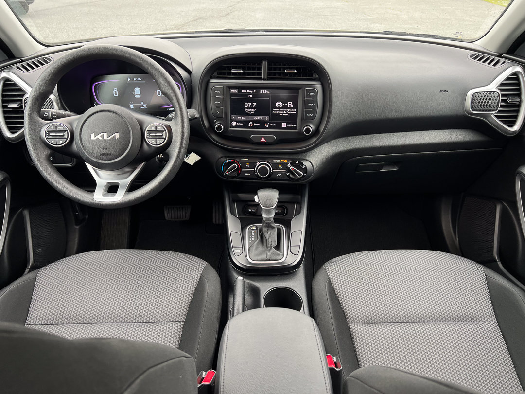 Used 2025 Kia Soul LX w/ LX Technology Package FWD image 22