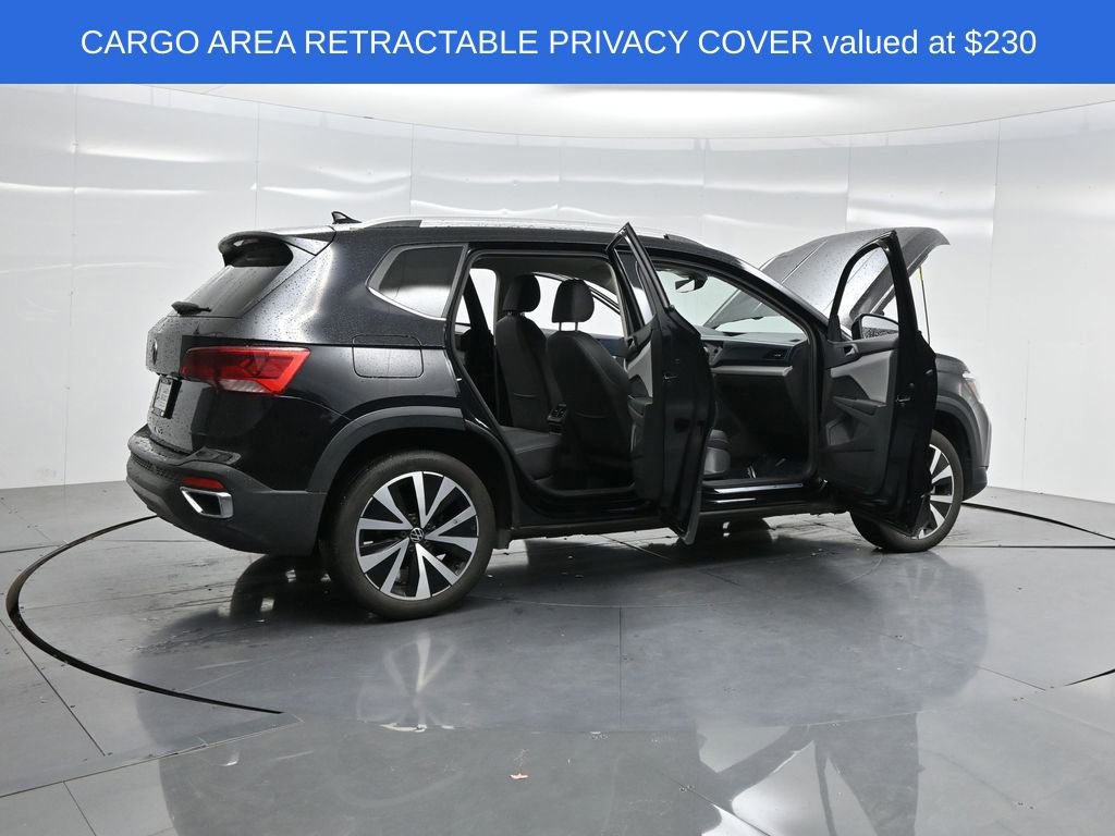 Used 2023 Volkswagen Taos SE w/ Panoramic Sunroof Package image 4