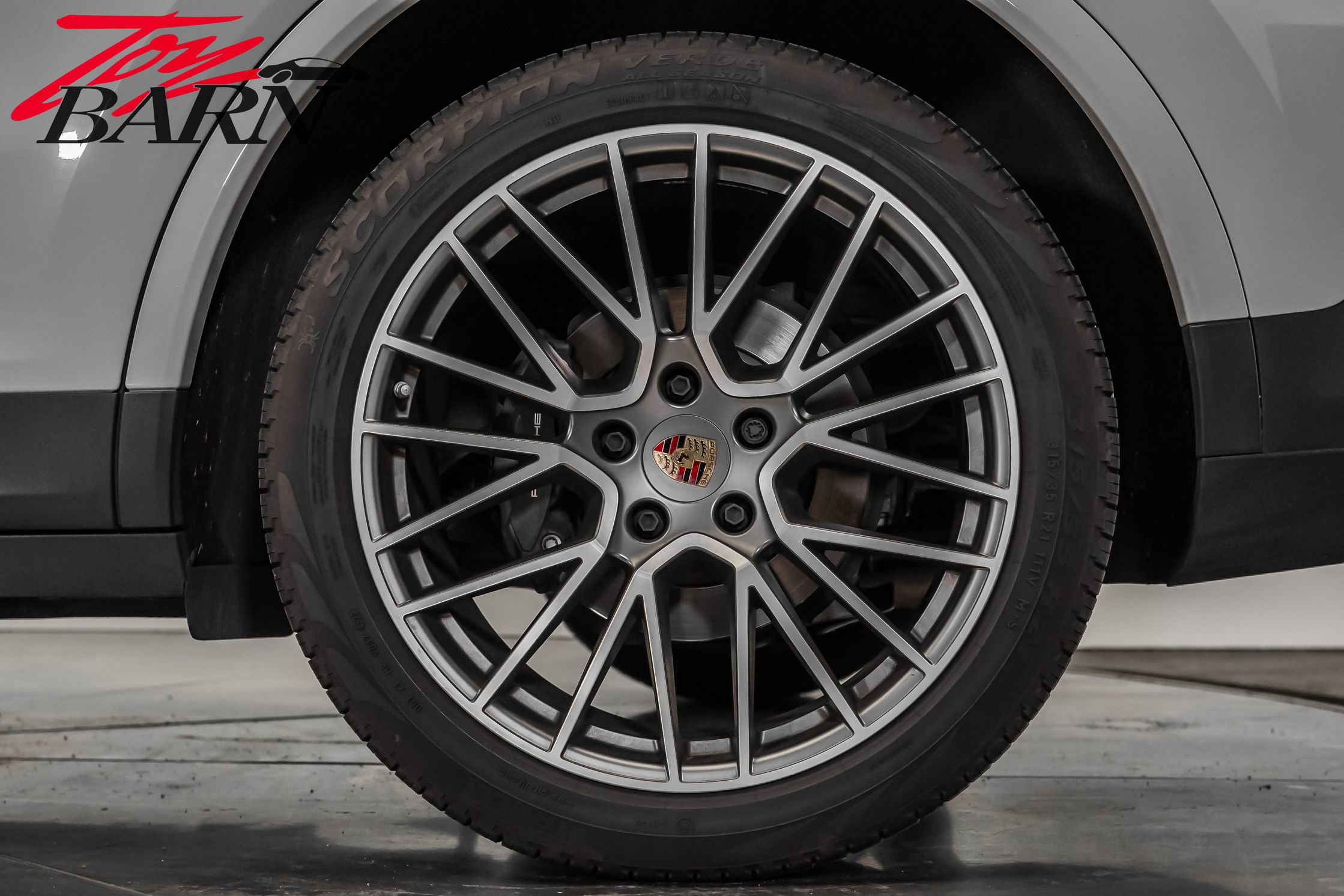 Used 2023 Porsche Cayenne Platinum Edition image 18