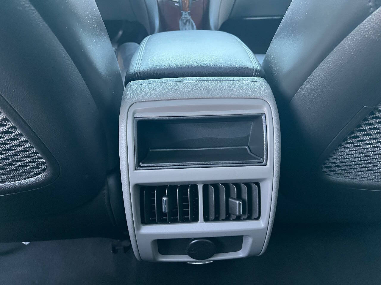 Used 2011 Cadillac SRX Luxury FWD image 36