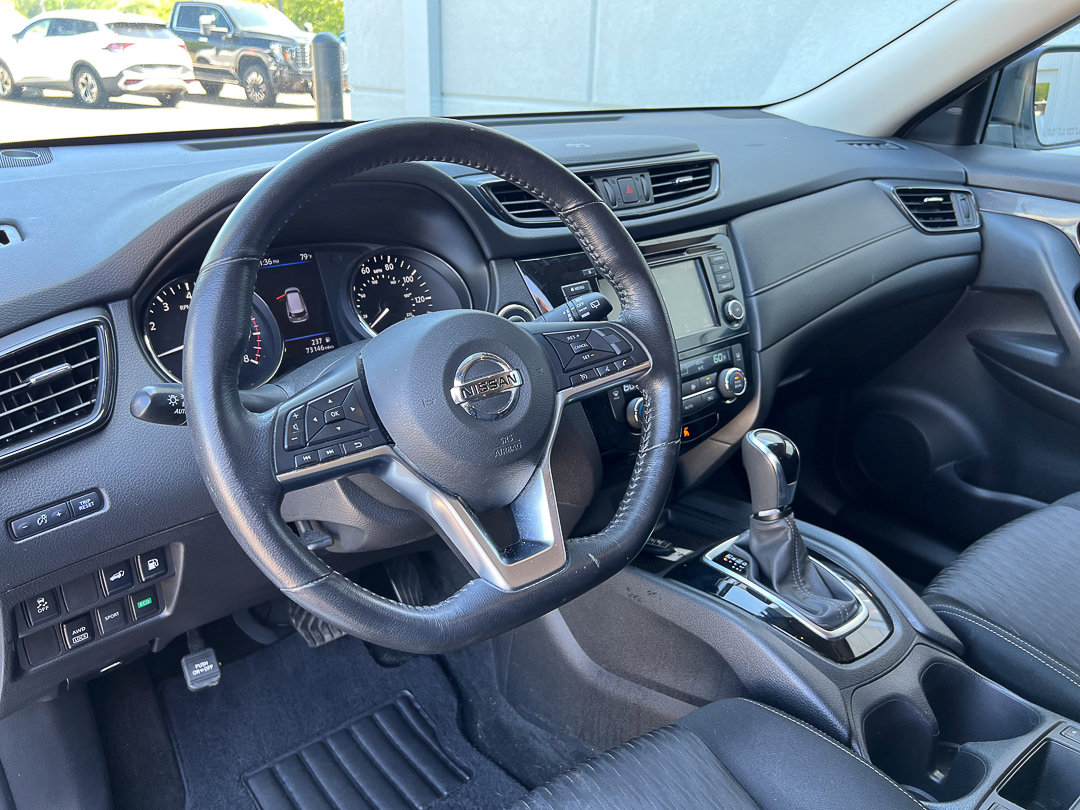 Used 2018 Nissan Rogue SV AWD/4WD image 15