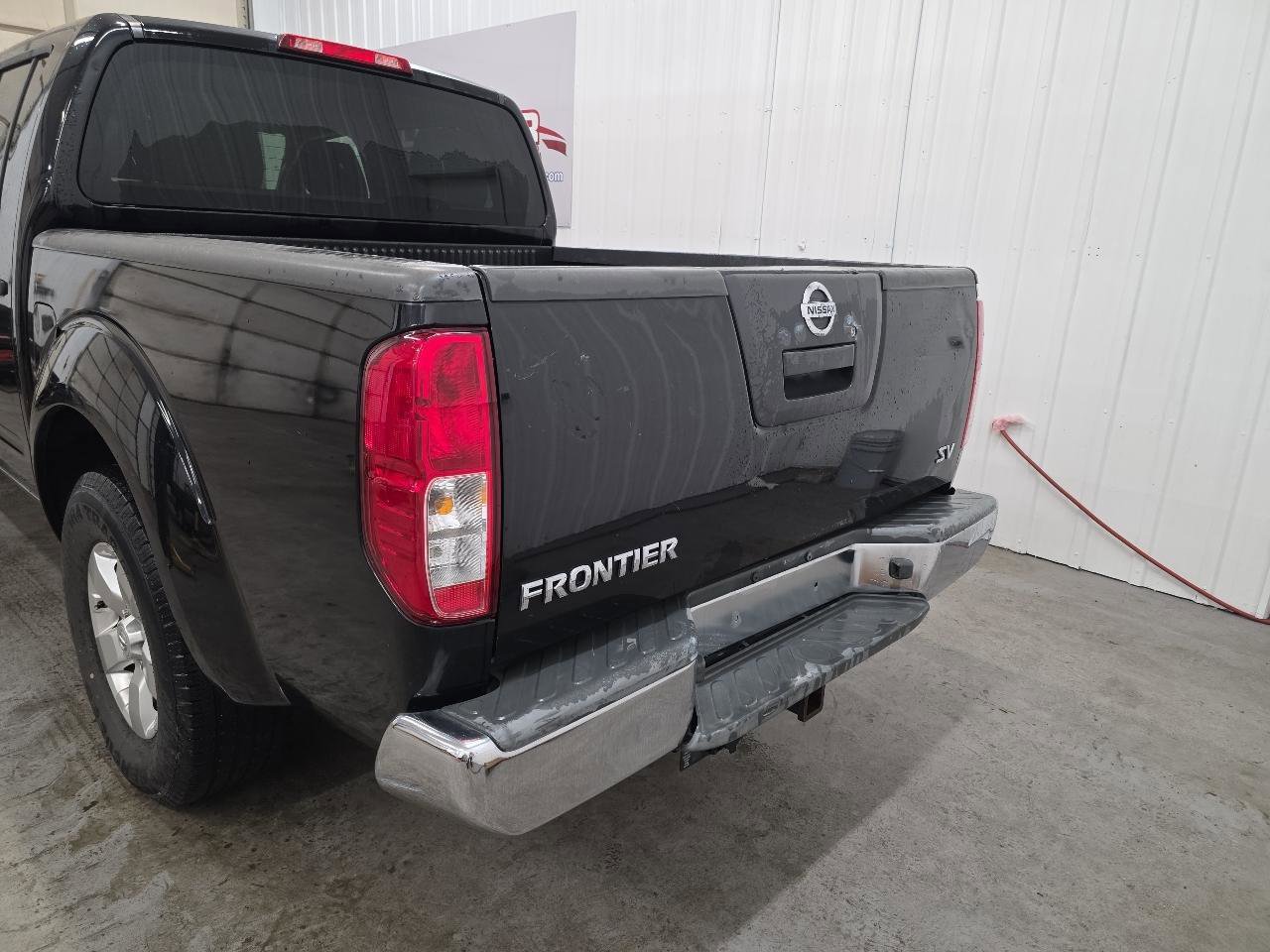 Used 2012 Nissan Frontier SV image 11