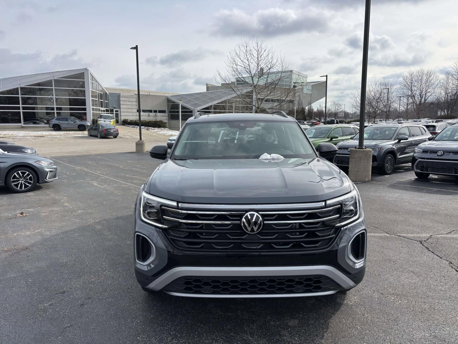 New 2026 Volkswagen Atlas Peak Edition AWD/4WD image 2