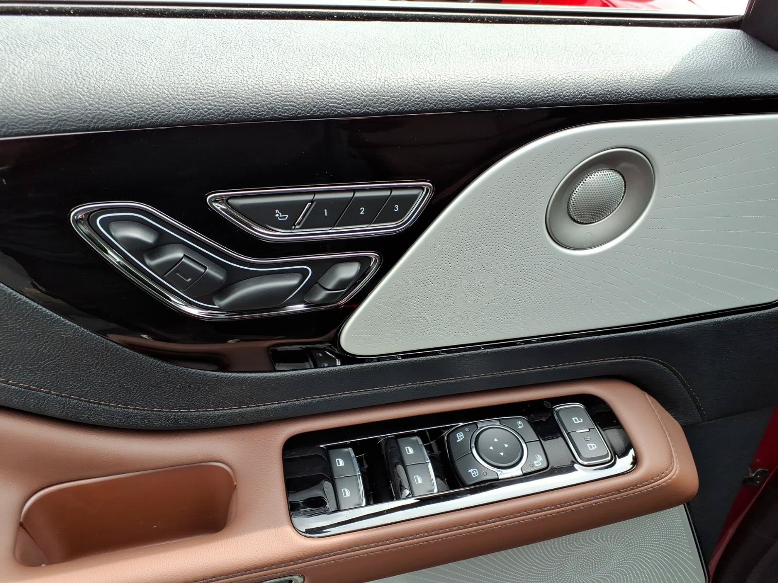 New 2026 Lincoln Aviator Reserve AWD/4WD image 11
