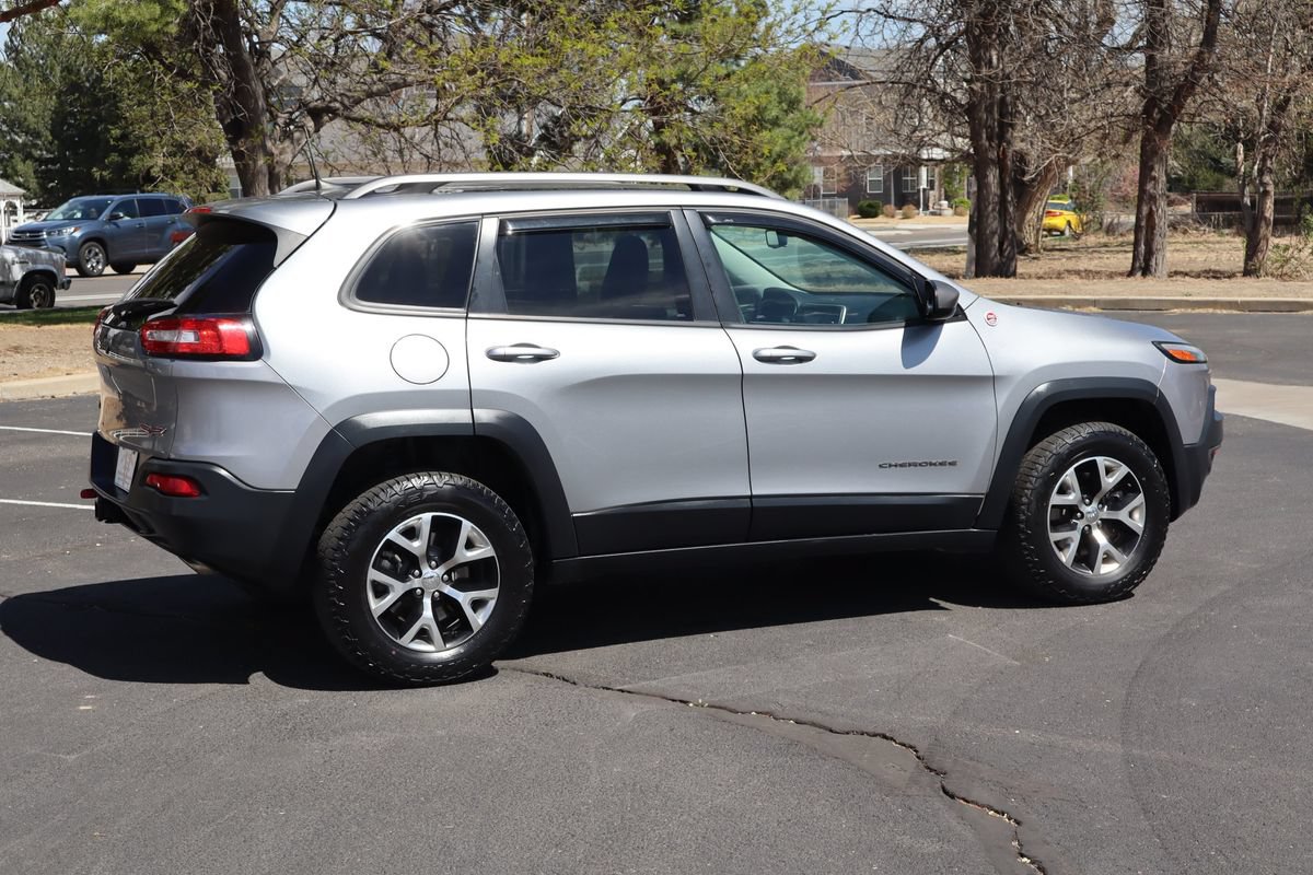 Used 2016 Jeep Cherokee Trailhawk w/ Cold Weather Group AWD/4WD image 4