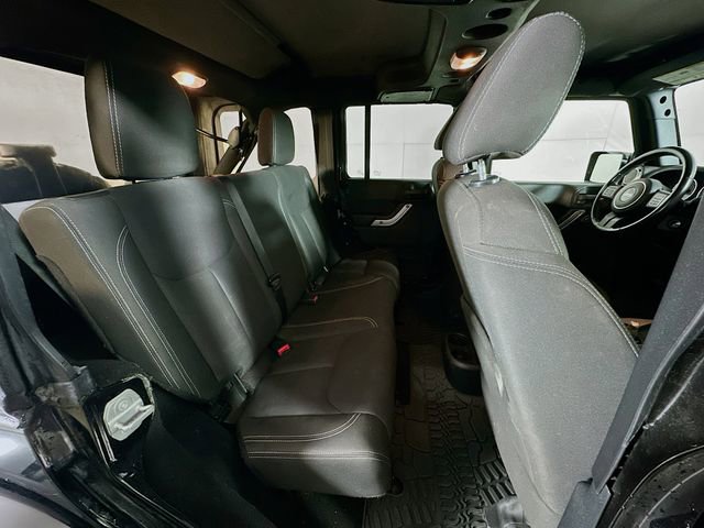 Used 2015 Jeep Wrangler Unlimited Sahara image 23