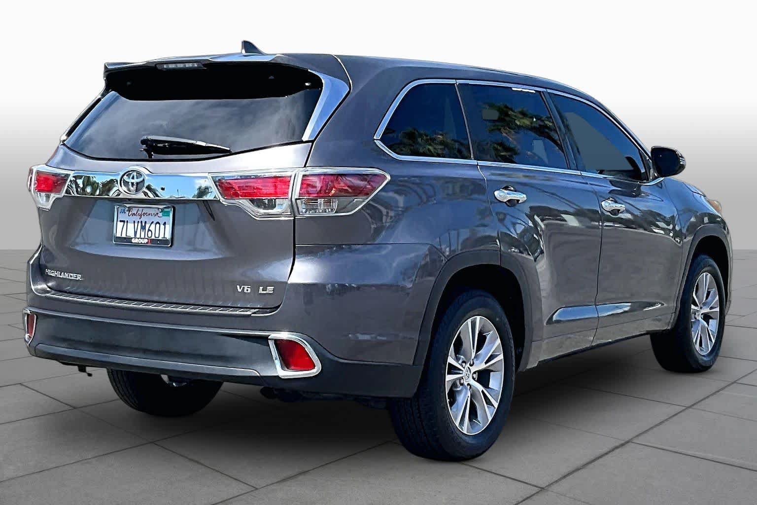 Used 2015 Toyota Highlander Plus FWD image 12