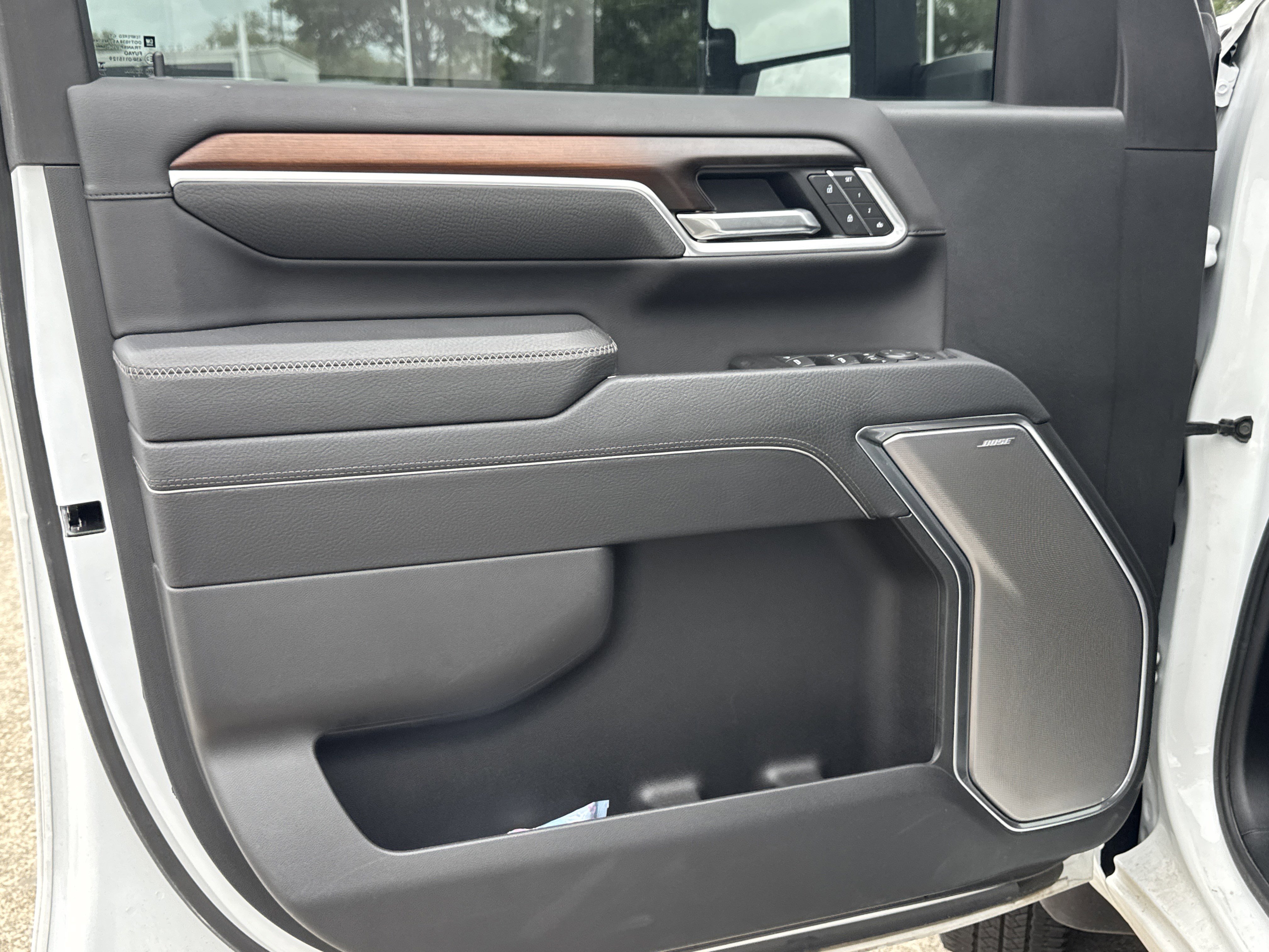 Used 2025 GMC Sierra 3500 Denali image 3