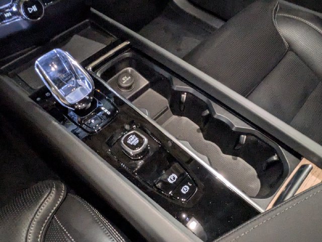 New 2026 Volvo XC60 B5 Ultra w/ Climate Package AWD/4WD image 24