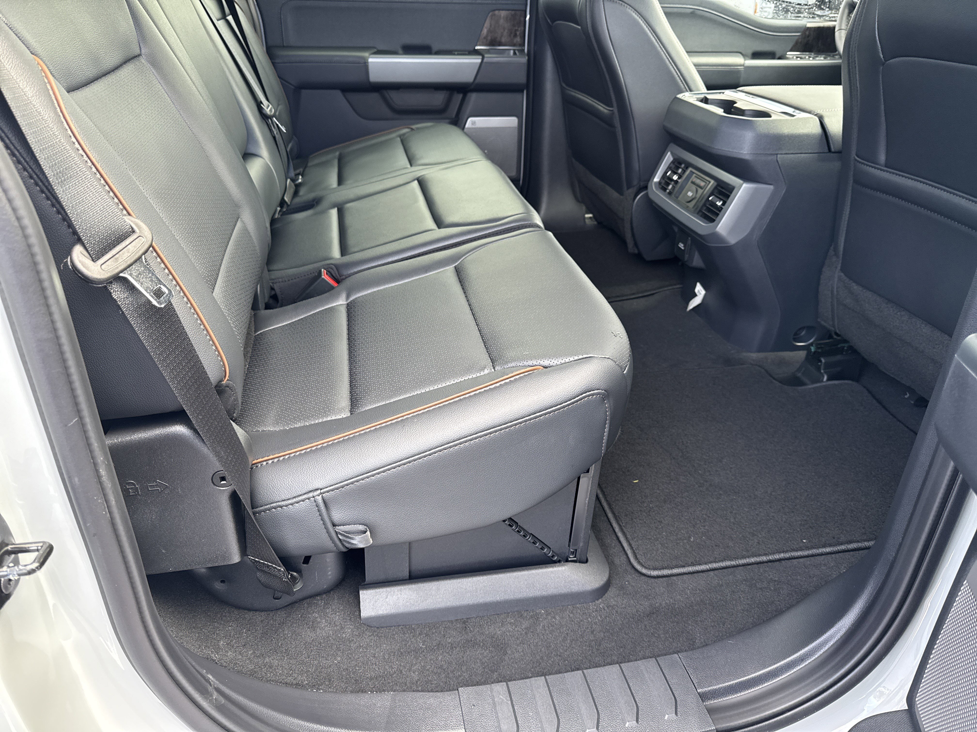 New 2026 Ford F250 Lariat w/ Black Appearance Package image 15