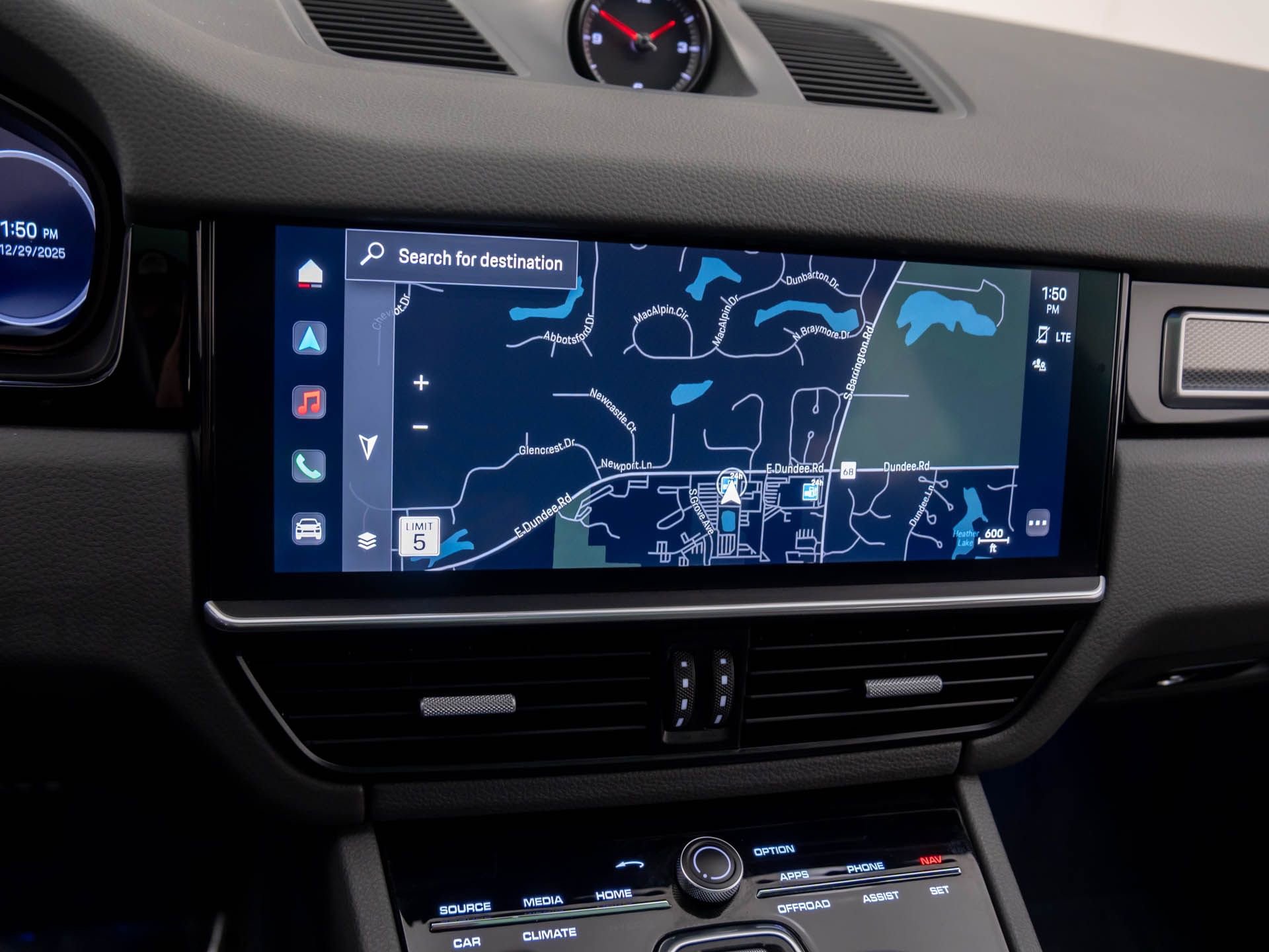 Certified 2022 Porsche Cayenne Platinum Edition image 28