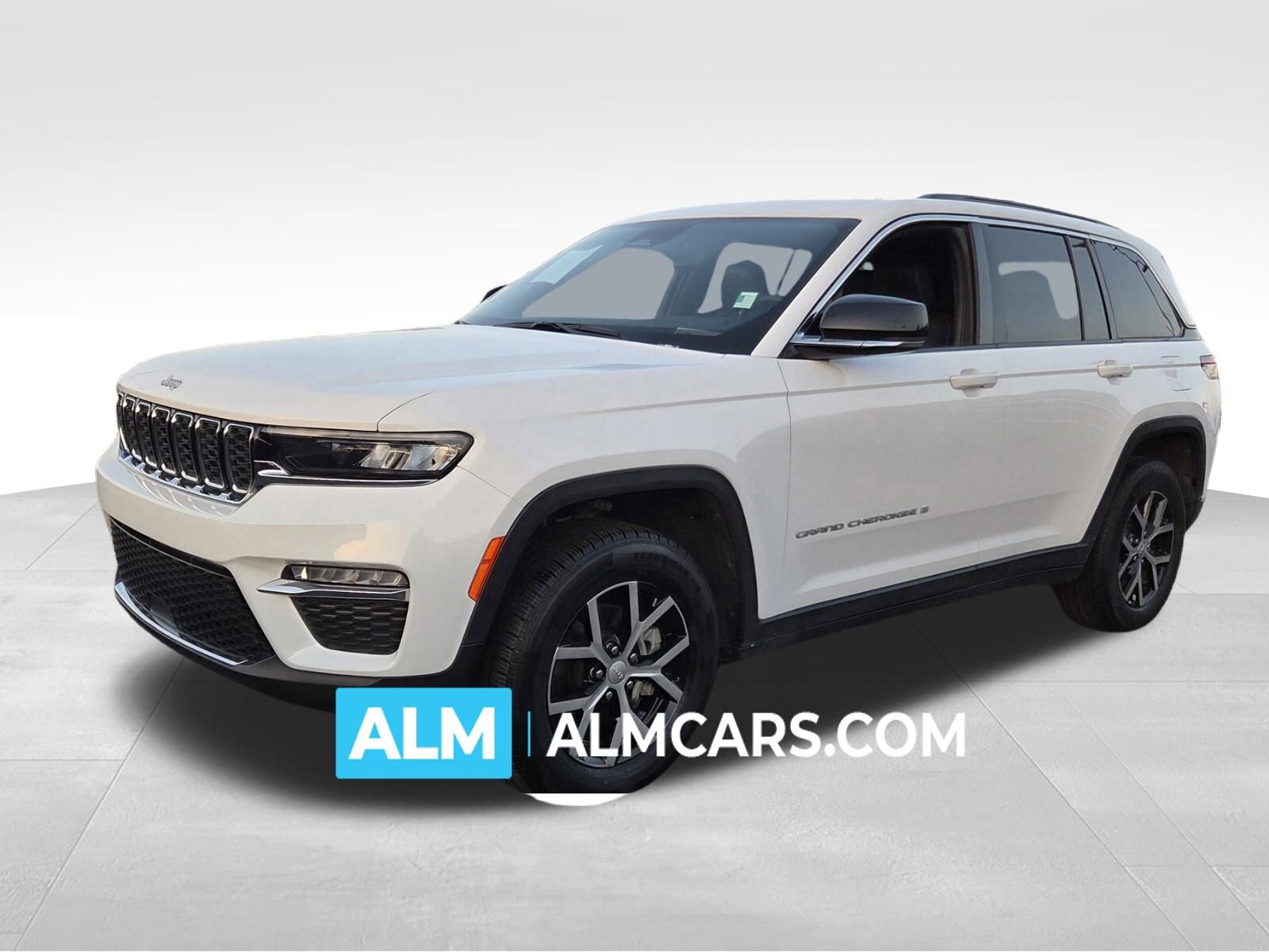 Used 2024 Jeep Grand Cherokee Limited image 1