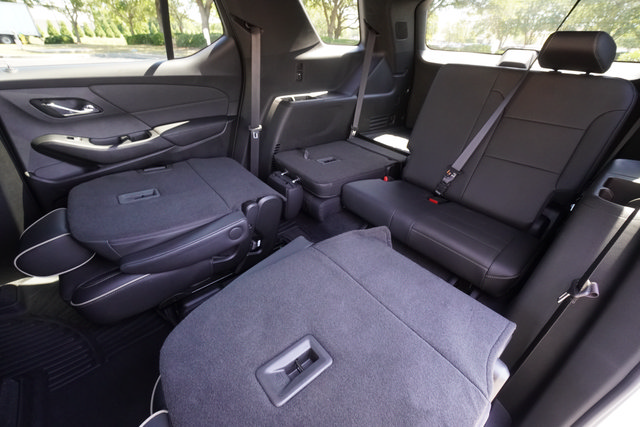 Used 2023 Chevrolet Traverse Premier w/ Redline Edition FWD image 25