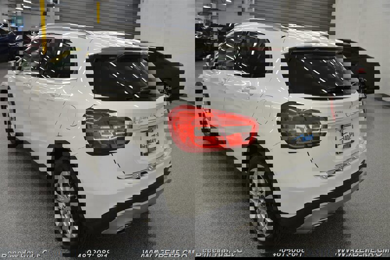 Used 2018 Mercedes-Benz GLA 250 4MATIC w/ Premium Package image 12