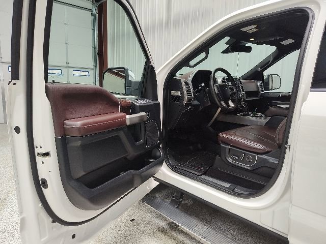 Used 2015 Ford F150 Platinum w/ Equipment Group 701A Luxury AWD/4WD image 10