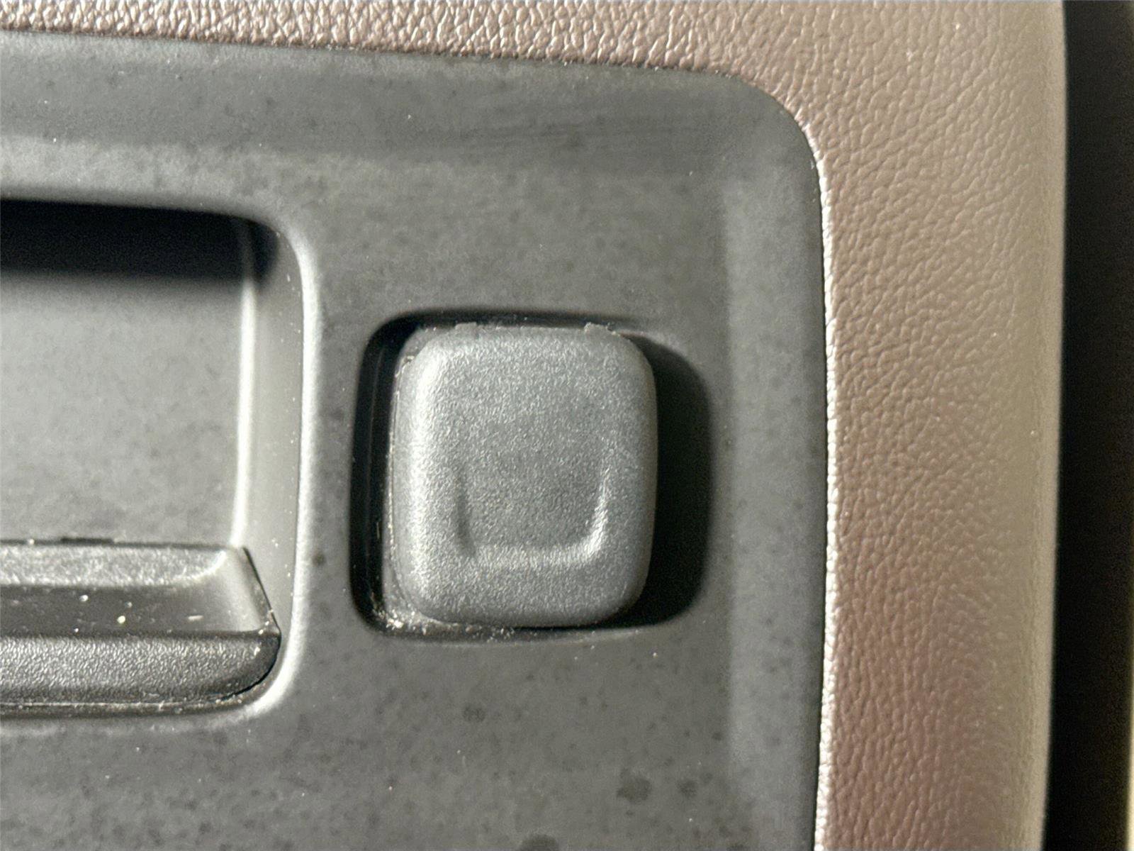 Used 2014 GMC Sierra 1500 SLT w/ SLT Crew Cab Value Package image 40