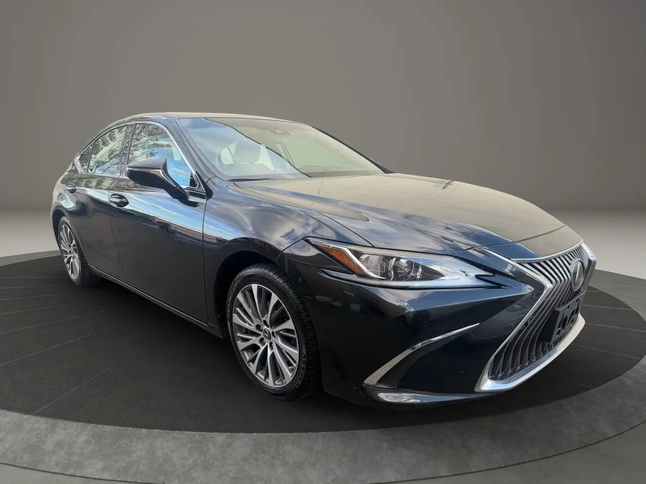 Used 2019 Lexus ES 350 F Sport image 3