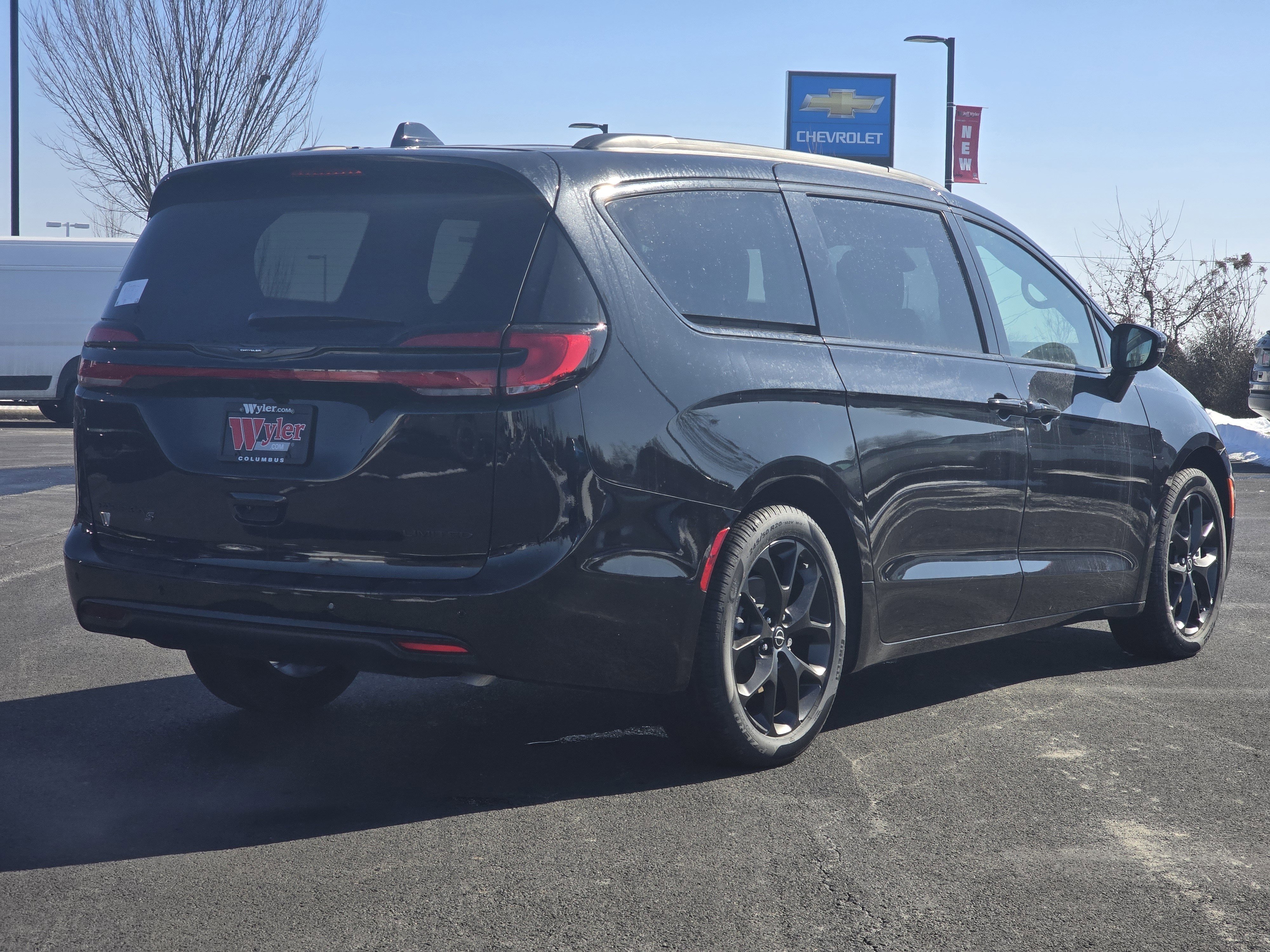 New 2026 Chrysler Pacifica Limited w/ S Appearance Package image 7