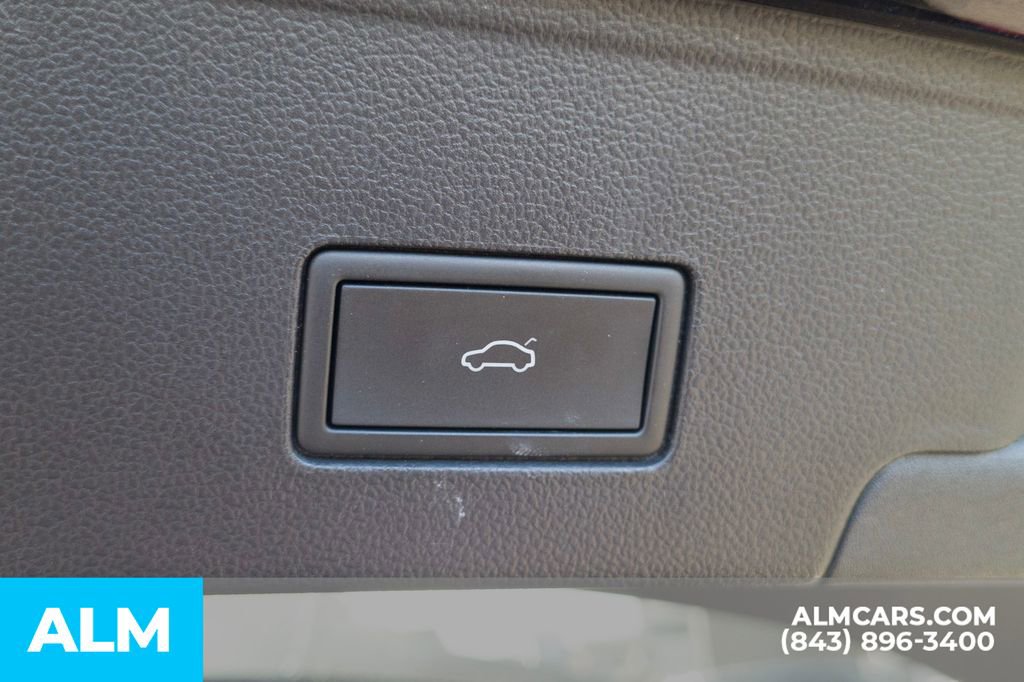 Used 2024 Volkswagen Atlas Cross Sport SE image 9
