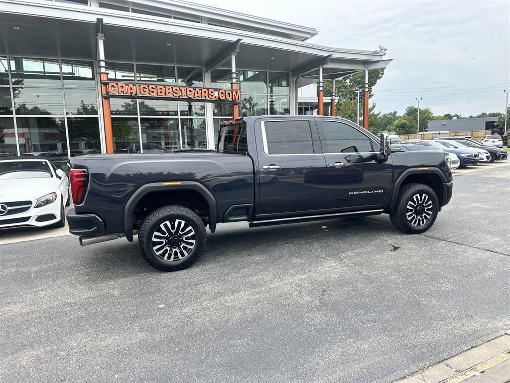 Used 2025 GMC Sierra 3500 Denali Ultimate AWD/4WD image 3