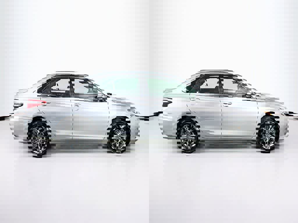 Used 2017 Toyota Camry SE image 25