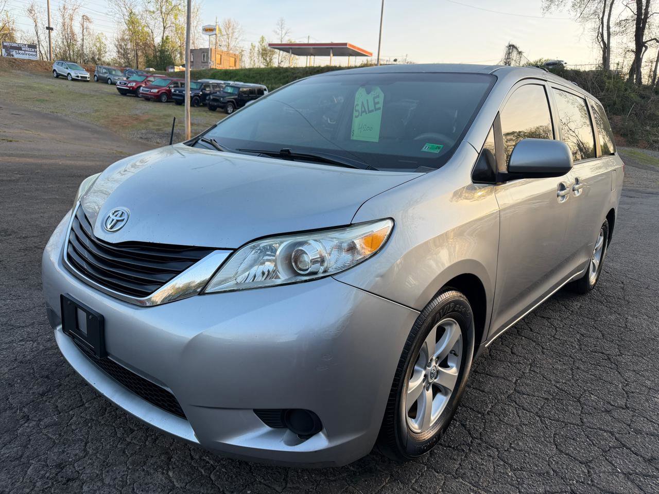 Used 2012 Toyota Sienna LE FWD image 1