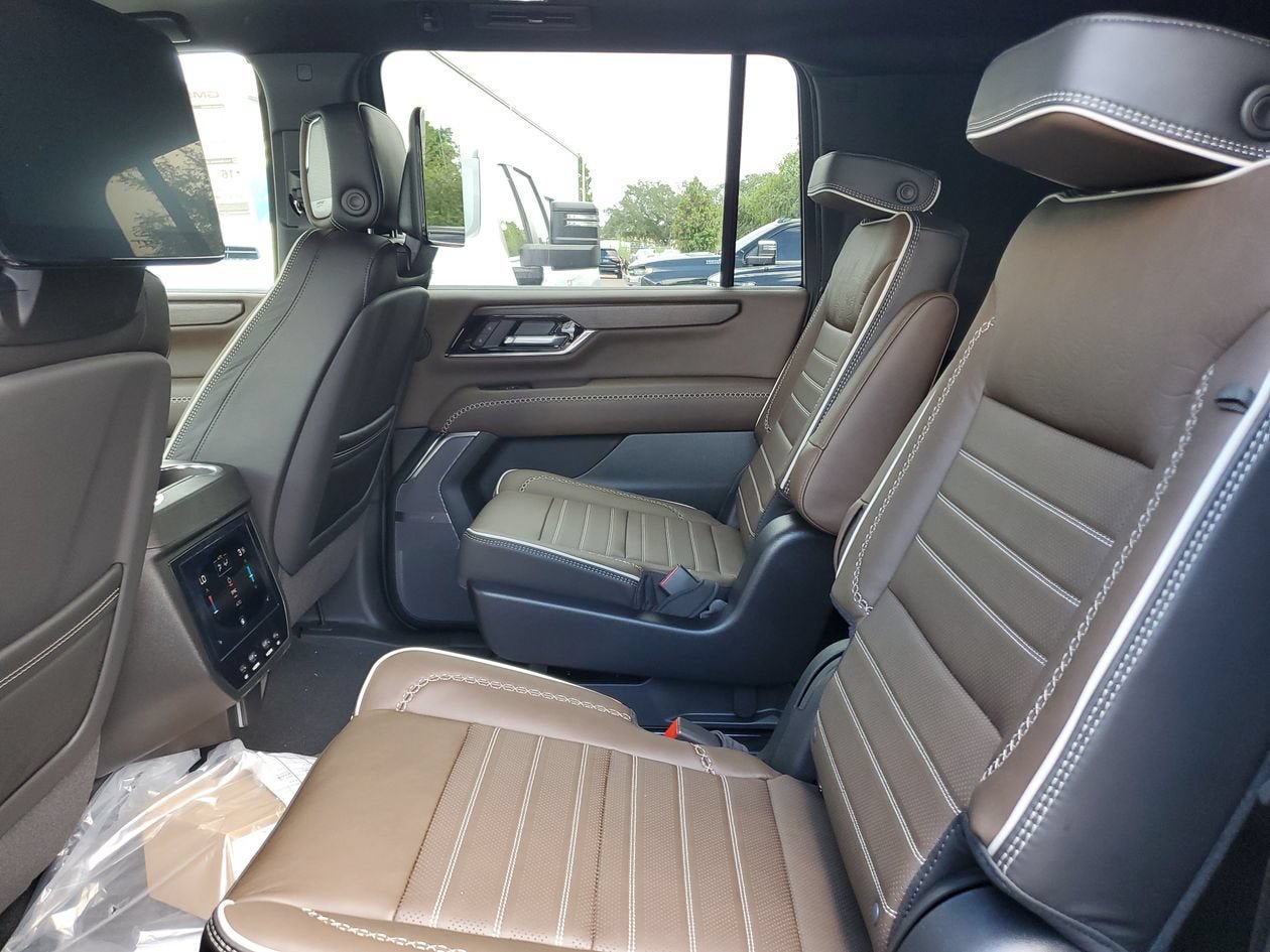 New 2026 GMC Yukon XL Denali Ultimate AWD/4WD image 11
