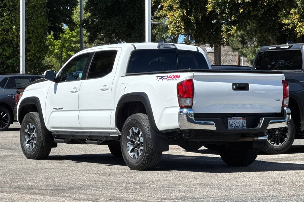 Certified 2017 Toyota Tacoma TRD Off-Road AWD/4WD image 5