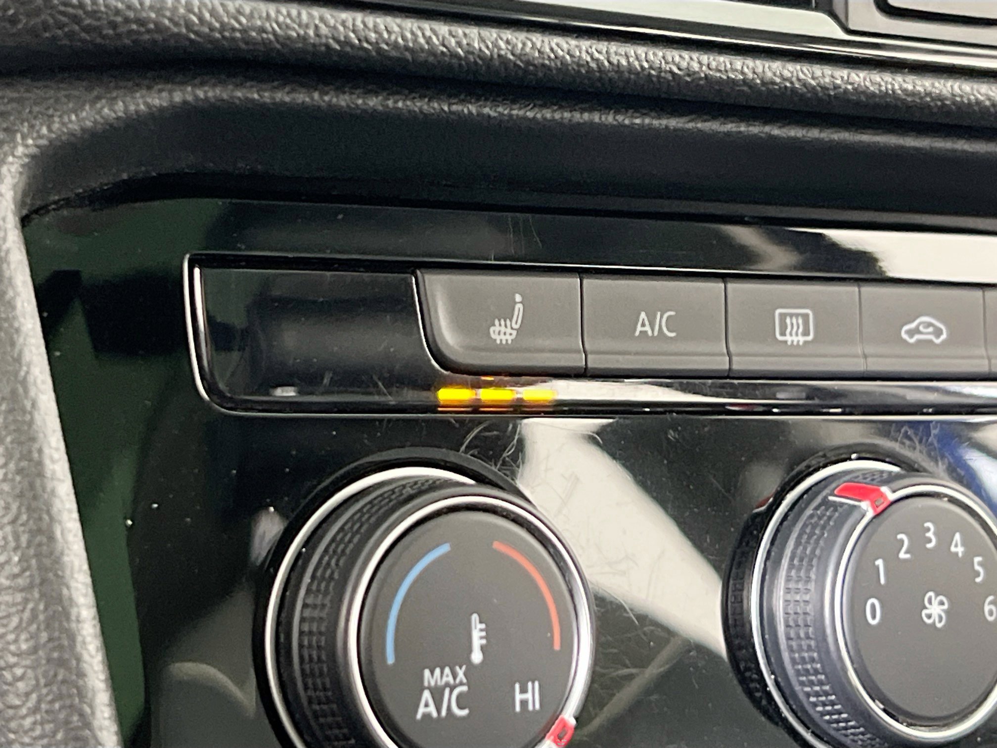 Used 2023 Volkswagen Taos SE image 19