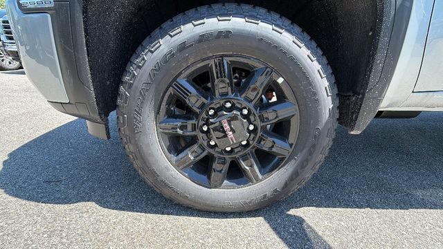 New 2026 GMC Sierra 2500 AT4 w/ Technology Package AWD/4WD image 9