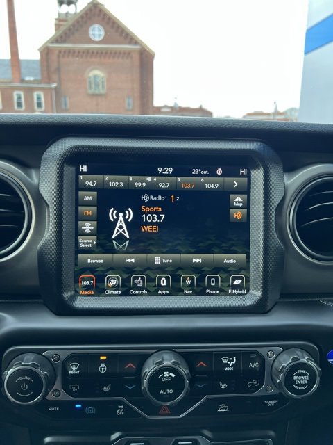 Used 2023 Jeep Wrangler Unlimited w/ Cold Weather Group image 25