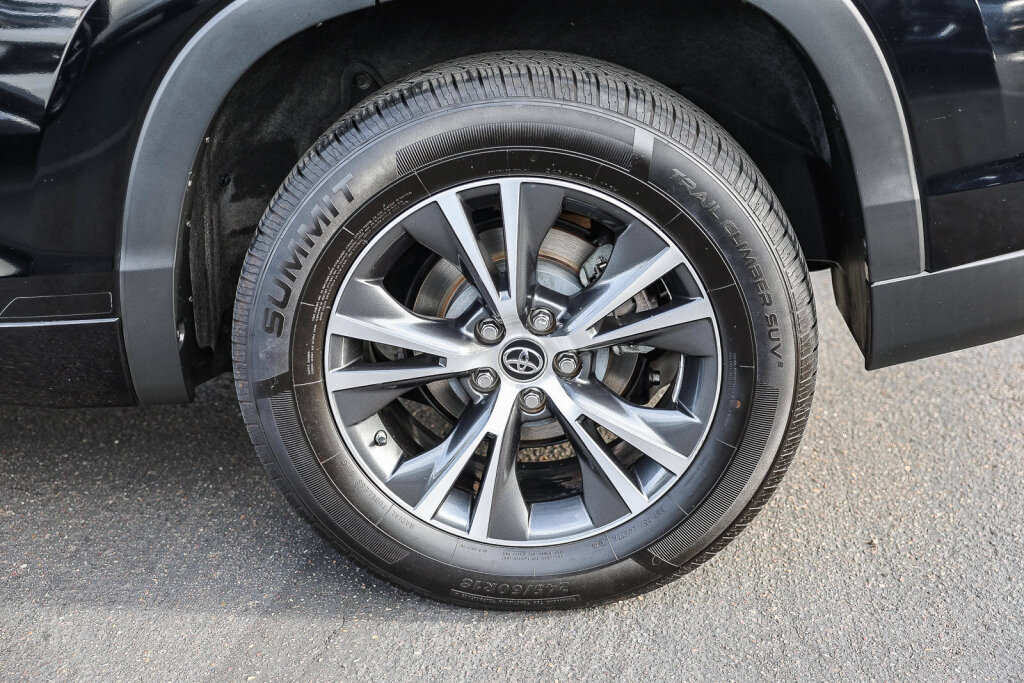 Used 2016 Toyota Highlander XLE FWD image 29