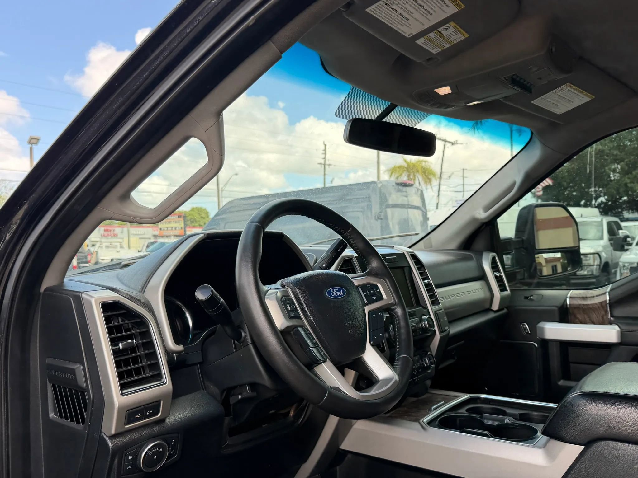 Used 2019 Ford F250 Lariat w/ Camper Package AWD/4WD image 11