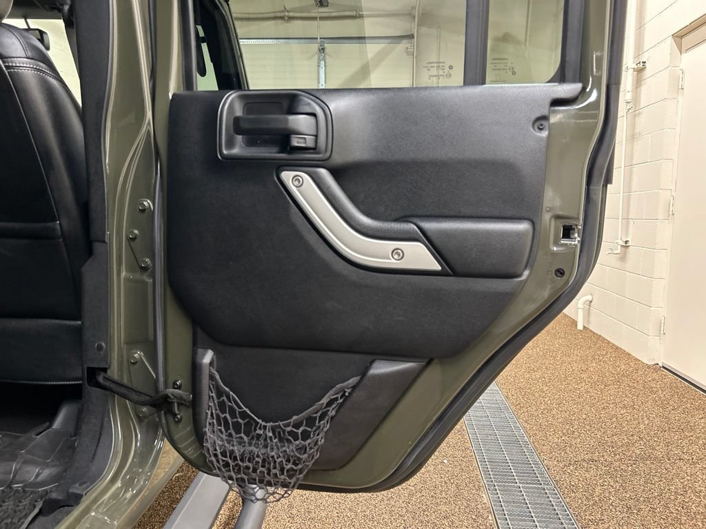 Used 2016 Jeep Wrangler Unlimited Sahara w/ Dual Top Group AWD/4WD image 14