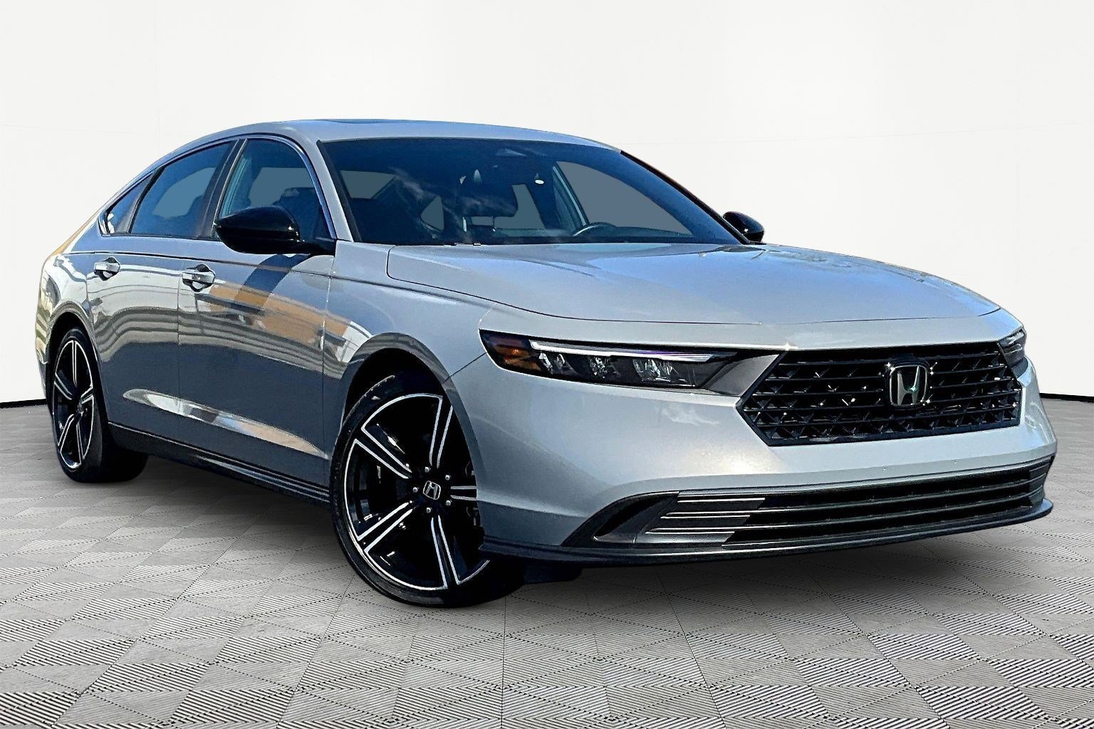 Used 2024 Honda Accord Sport image 3