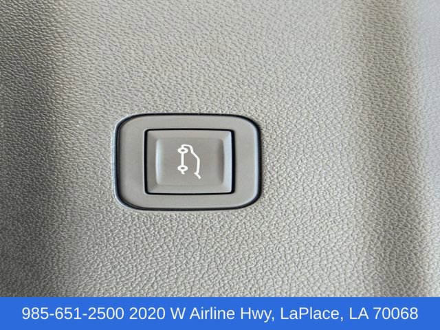 Used 2025 Chevrolet Suburban Z71 image 24