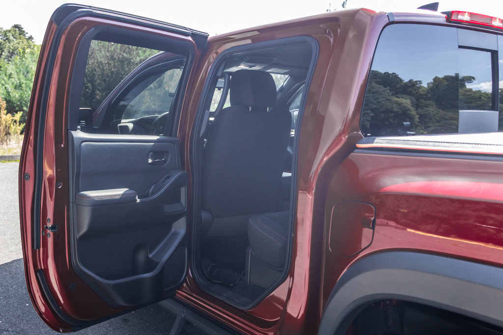 Used 2023 Nissan Frontier PRO-4X w/ Pro Convenience Package AWD/4WD image 24