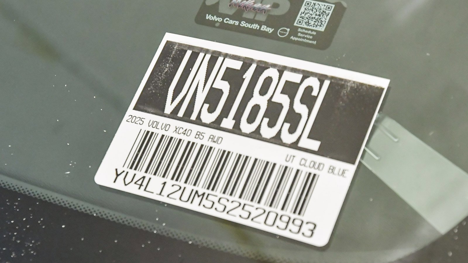 Certified 2025 Volvo XC40 B5 Ultra w/ Climate Package image 30