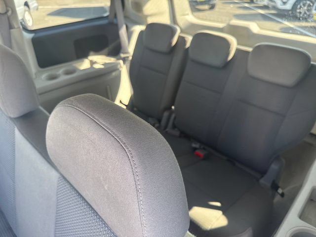 Used 2009 Volkswagen Routan S FWD image 31