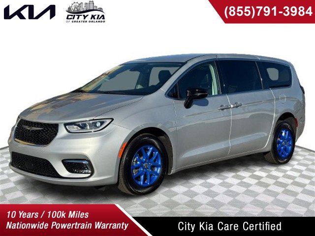 Used 2024 Chrysler Pacifica Touring-L image 1